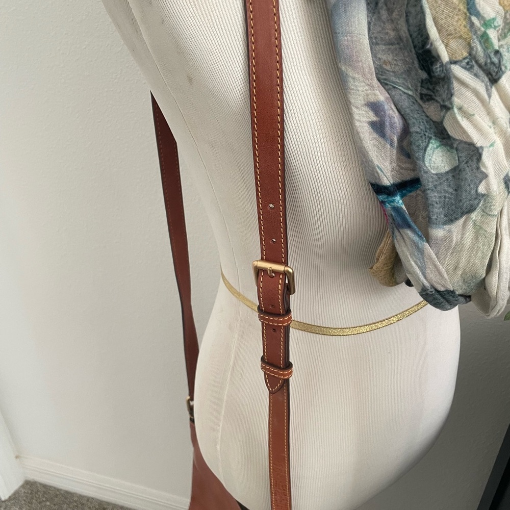 Dooney & Bourke Florentine Huntington Letter Carrier Bag - Picture 8 of 12